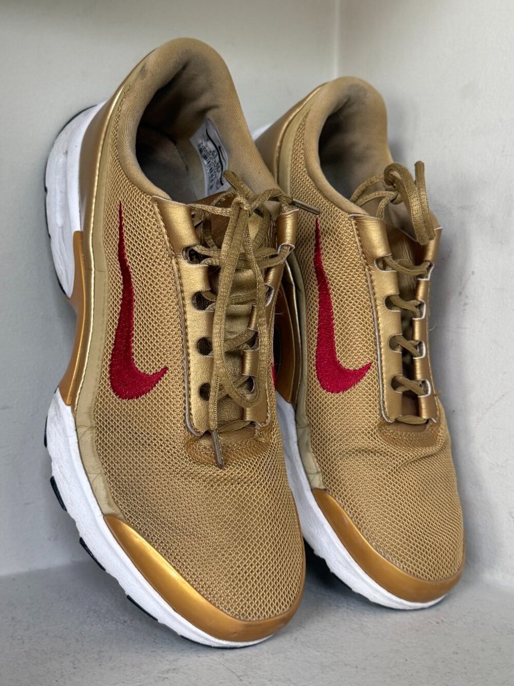 Nike Air Max Jewell QS Metallic Gold Red Sneakers Women’s Size 9 910313-700